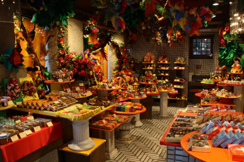 vente-BAIROLS-min_candy_store_chocolate_shop_chocolate_switzerland-393515