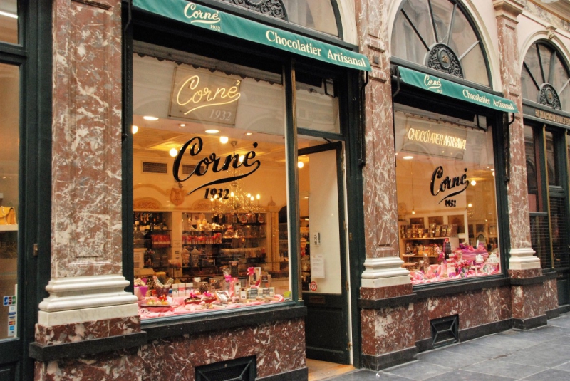 vente-BAIROLS-min_chocolate_chocolaterie_shop_luxury_chic_gallery_brussels_belgium-558146